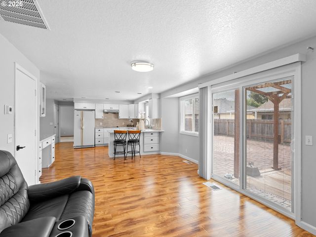 4366 Ne GLENCOE St Ne, Salem, OR 97301