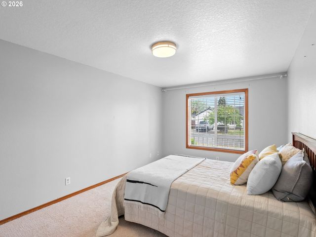 4366 Ne GLENCOE St Ne, Salem, OR 97301