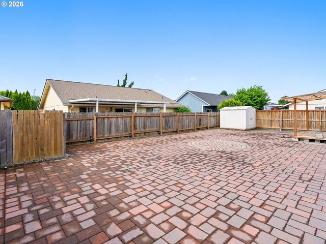 4366 Ne GLENCOE St Ne, Salem, OR 97301