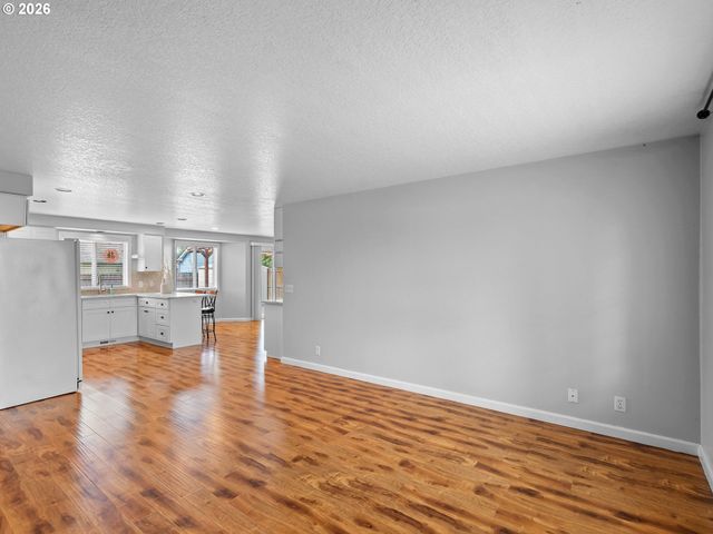 4366 Ne GLENCOE St Ne, Salem, OR 97301