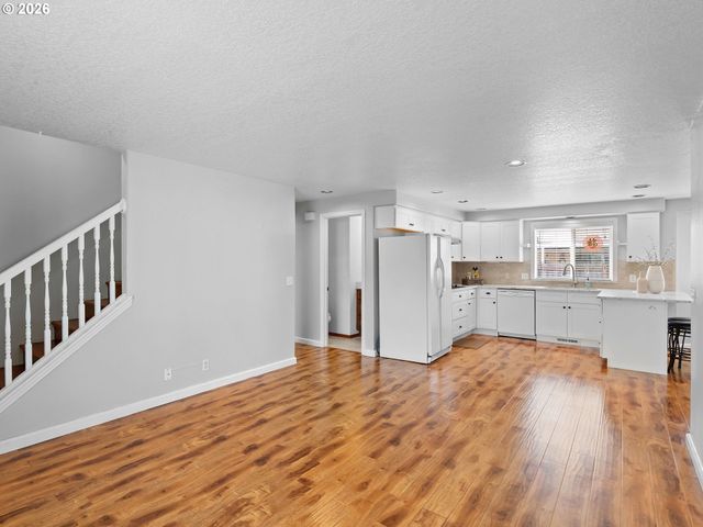 4366 Ne GLENCOE St Ne, Salem, OR 97301
