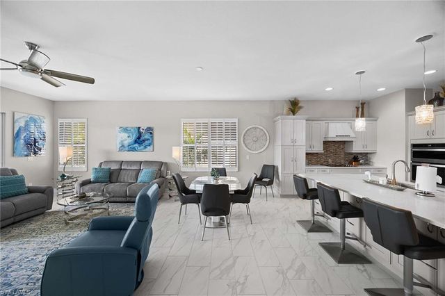 7781 Hawthorne DR # 3204, Naples, FL 34113