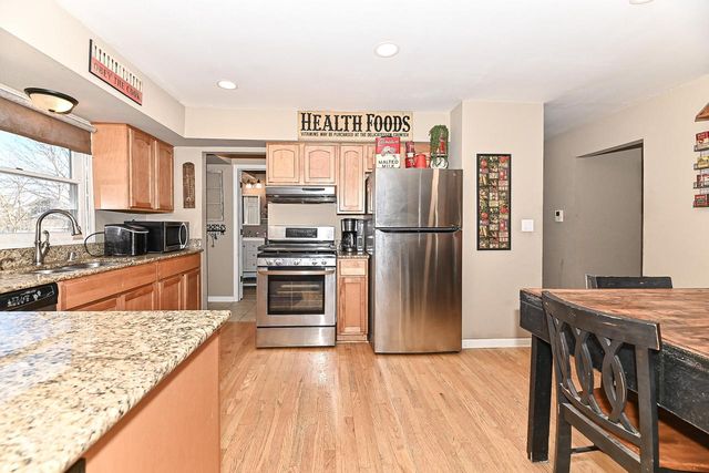 2710 Lander LANE, Waukesha, WI 53188