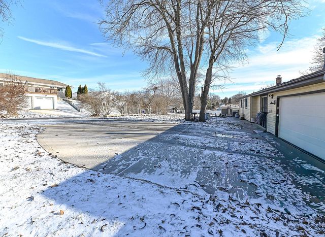 2710 Lander LANE, Waukesha, WI 53188