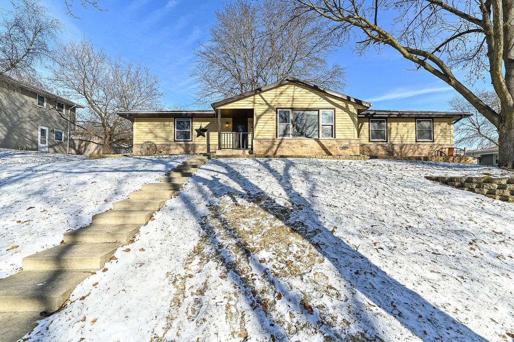 2710 Lander LANE, Waukesha, WI 53188