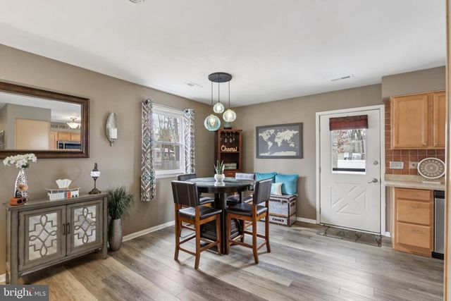 33 STAGECOACH RD, Cape May Court House, NJ 08210