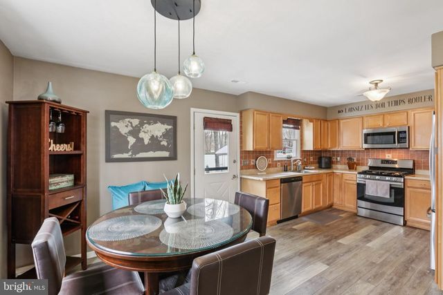 33 STAGECOACH RD, Cape May Court House, NJ 08210