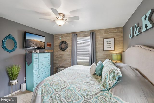 33 STAGECOACH RD, Cape May Court House, NJ 08210