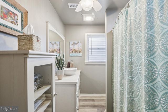 33 STAGECOACH RD, Cape May Court House, NJ 08210