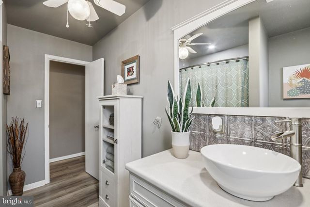 33 STAGECOACH RD, Cape May Court House, NJ 08210