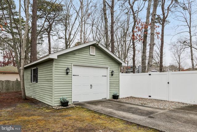 33 STAGECOACH RD, Cape May Court House, NJ 08210