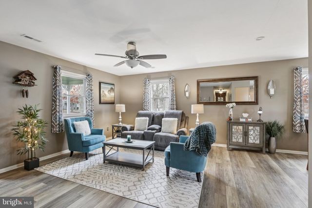 33 STAGECOACH RD, Cape May Court House, NJ 08210