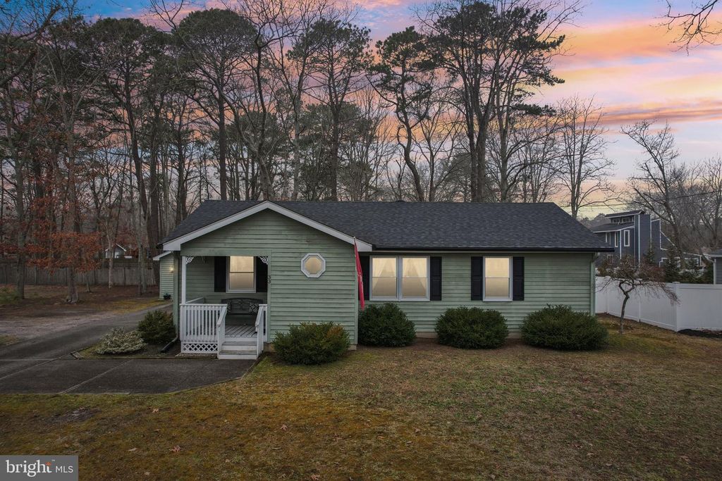 33 STAGECOACH RD, Cape May Court House, NJ 08210