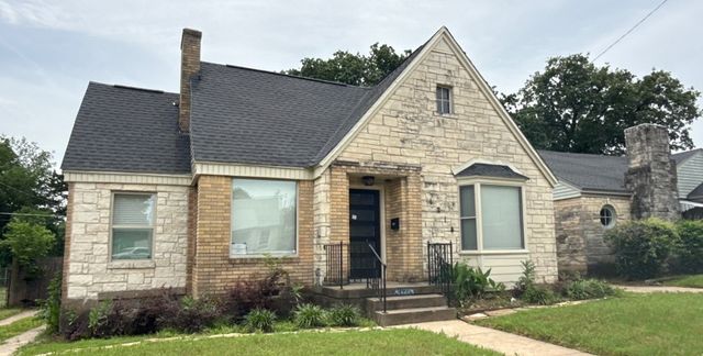 1214 E Waco Avenue, Dallas, TX 75216