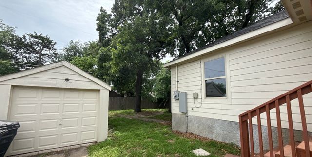 1214 E Waco Avenue, Dallas, TX 75216