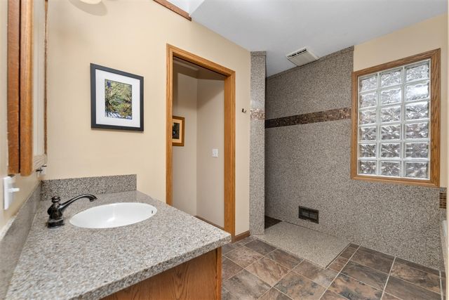 2520 Highpointe Drive, Kalamazoo, MI 49008