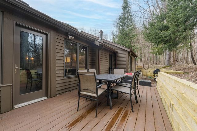 2520 Highpointe Drive, Kalamazoo, MI 49008