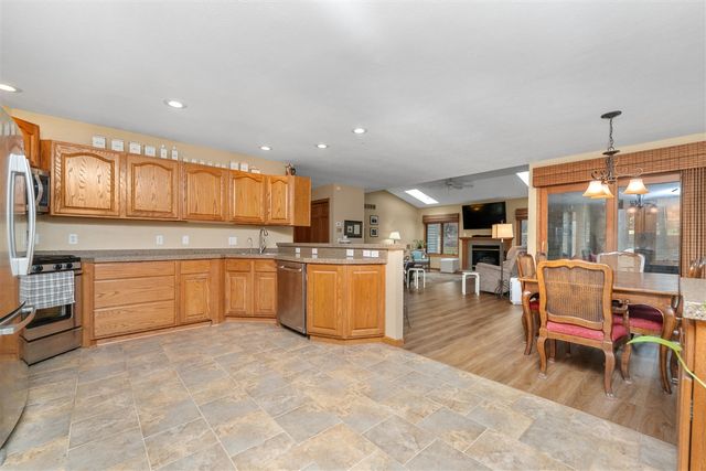 2520 Highpointe Drive, Kalamazoo, MI 49008