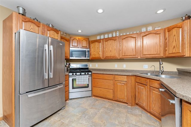 2520 Highpointe Drive, Kalamazoo, MI 49008