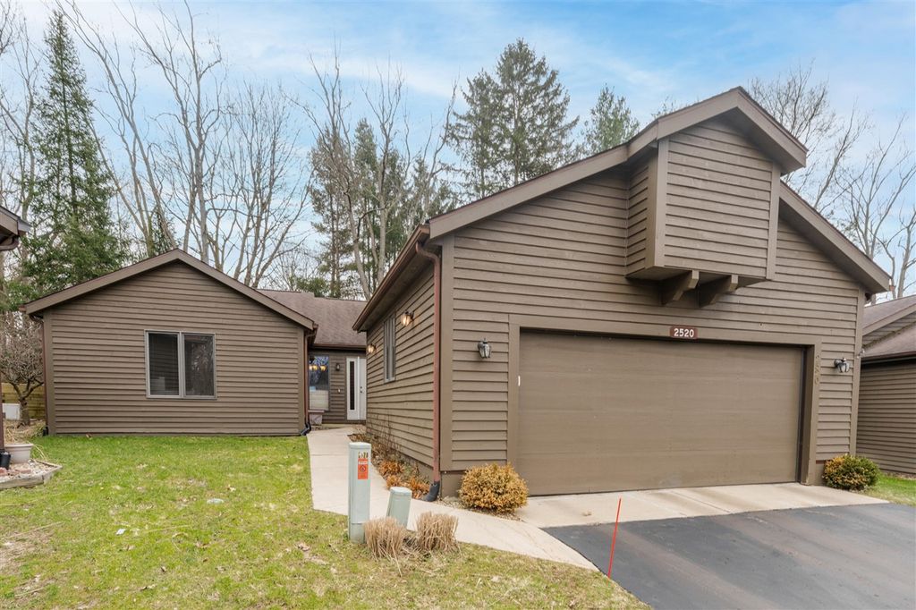 2520 Highpointe Drive, Kalamazoo, MI 49008