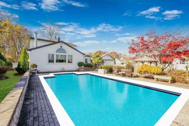 10 Marchant Drive, Saint James, NY 11780