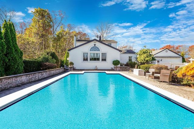 10 Marchant Drive, Saint James, NY 11780