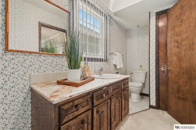 13992 Woolworth Circle, Omaha, NE 68144