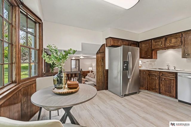 13992 Woolworth Circle, Omaha, NE 68144