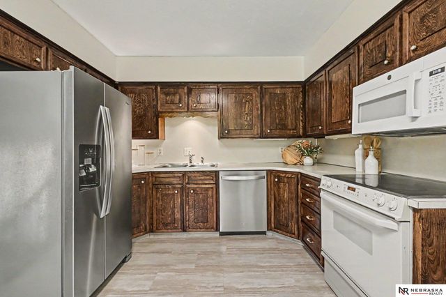 13992 Woolworth Circle, Omaha, NE 68144