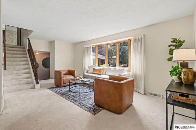 13992 Woolworth Circle, Omaha, NE 68144