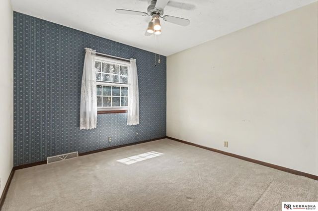 13992 Woolworth Circle, Omaha, NE 68144
