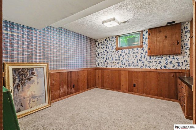 13992 Woolworth Circle, Omaha, NE 68144