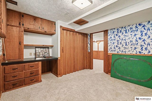 13992 Woolworth Circle, Omaha, NE 68144