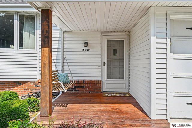 13992 Woolworth Circle, Omaha, NE 68144