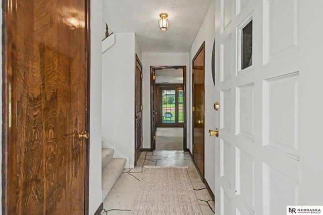 13992 Woolworth Circle, Omaha, NE 68144