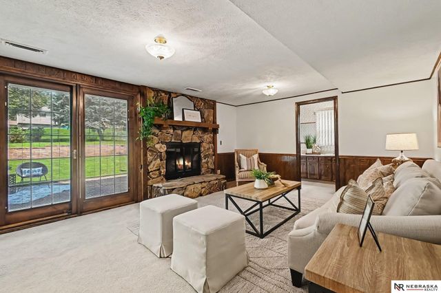 13992 Woolworth Circle, Omaha, NE 68144