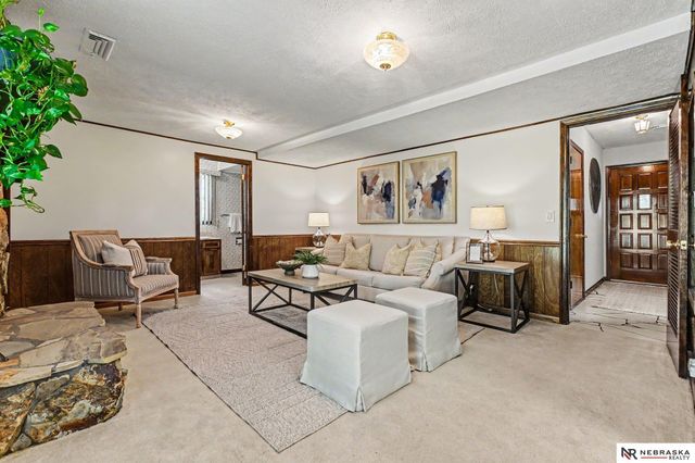 13992 Woolworth Circle, Omaha, NE 68144