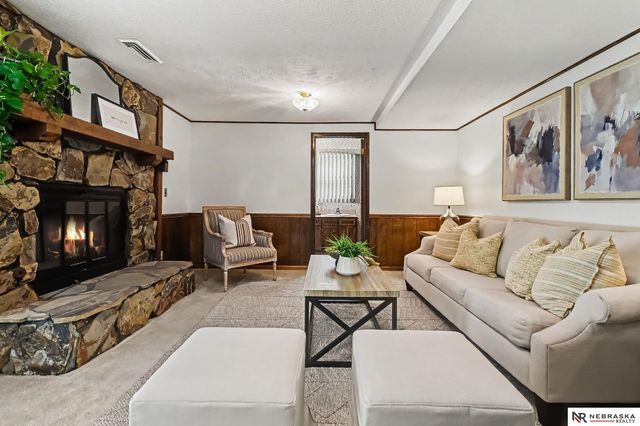 13992 Woolworth Circle, Omaha, NE 68144