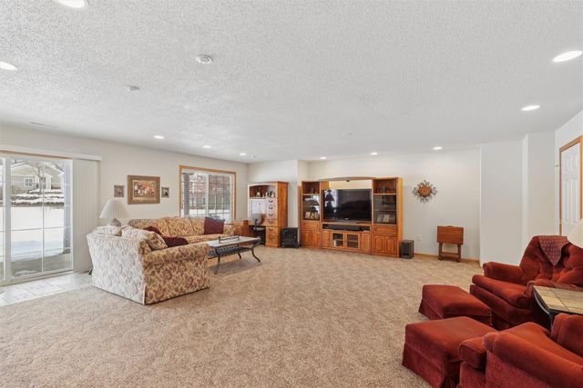 7610 Wistful Vista Drive 1002, West Des Moines, IA 50266