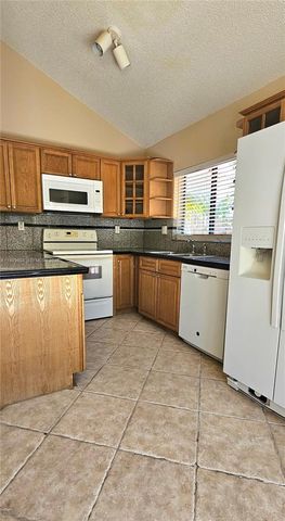 610 Commodore Dr, Plantation, FL 33325