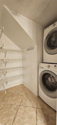 610 Commodore Dr, Plantation, FL 33325