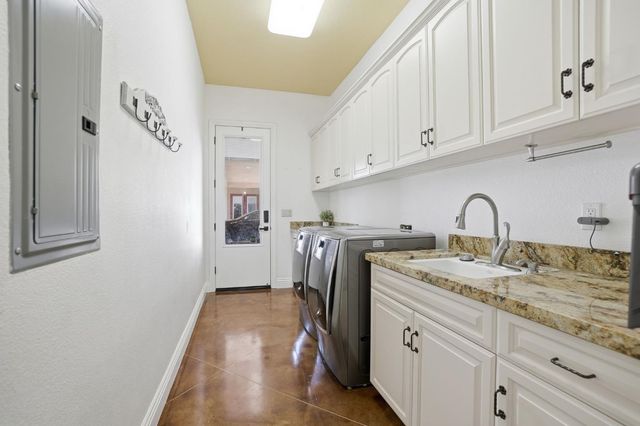 10749 Amerine Ln, Oakdale, CA 95361