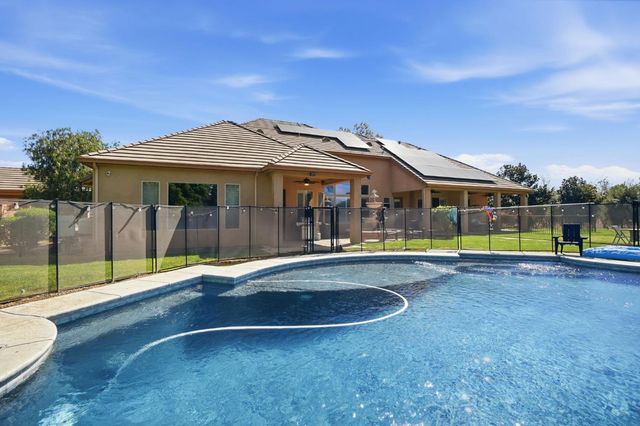 10749 Amerine Ln, Oakdale, CA 95361