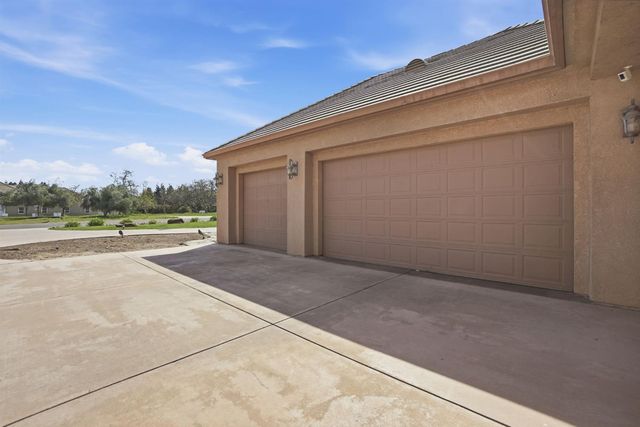 10749 Amerine Ln, Oakdale, CA 95361
