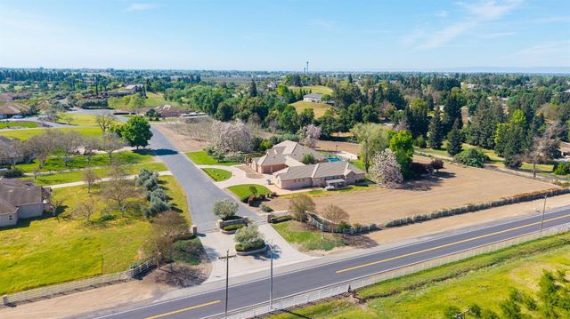 10749 Amerine Ln, Oakdale, CA 95361