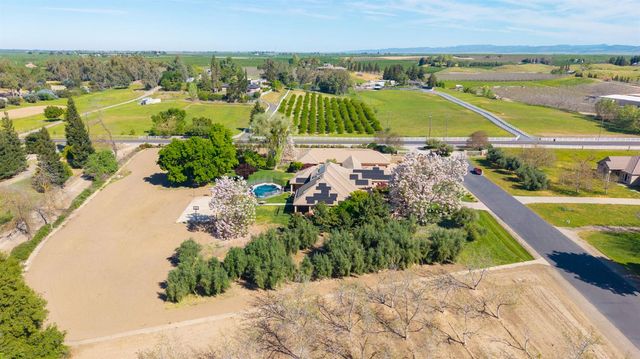 10749 Amerine Ln, Oakdale, CA 95361