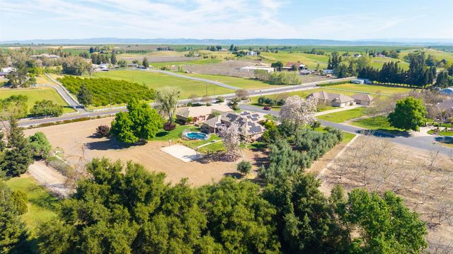 10749 Amerine Ln, Oakdale, CA 95361