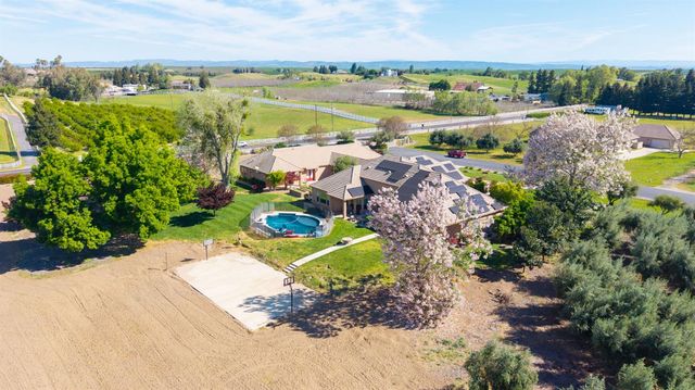 10749 Amerine Ln, Oakdale, CA 95361