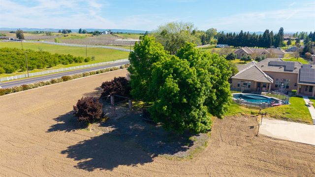 10749 Amerine Ln, Oakdale, CA 95361