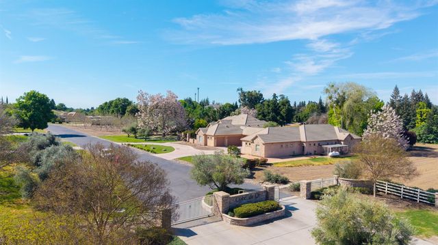 10749 Amerine Ln, Oakdale, CA 95361